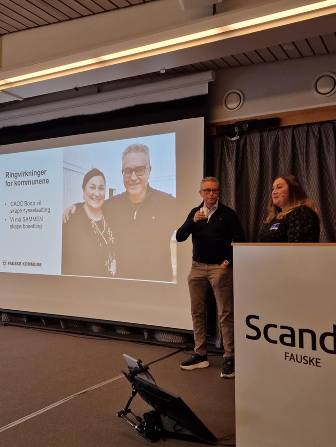 Bilde av to ordførere på samme scene