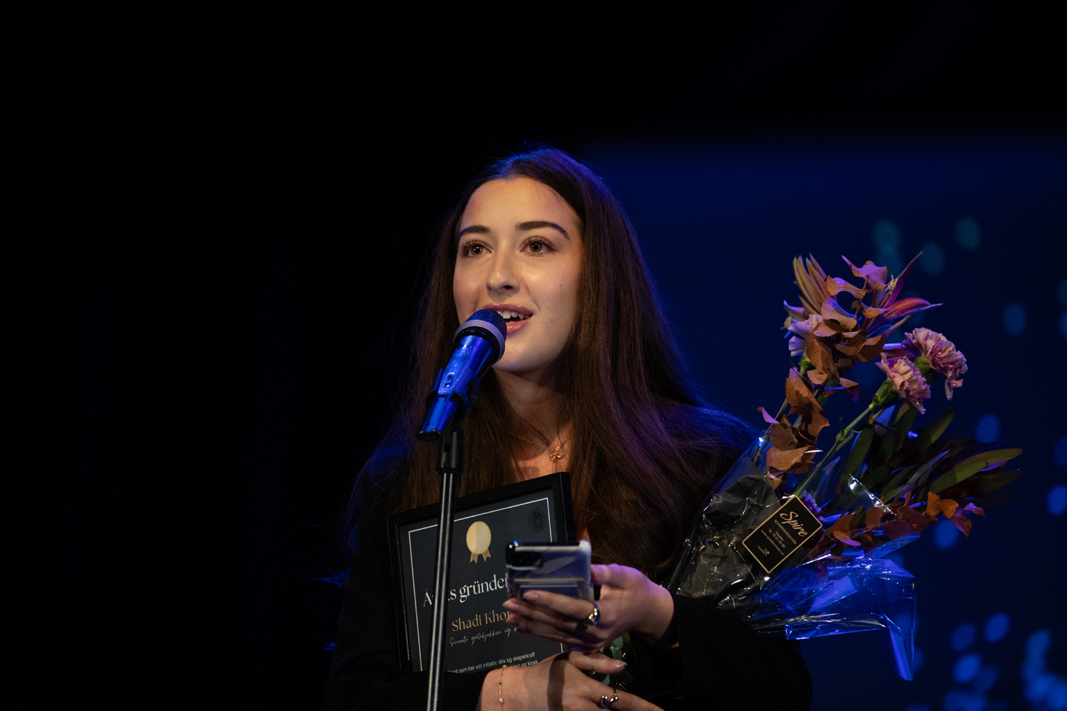 Sandra Khouri, på vegne av Shadi Khouri, årets grunder. ÅK25 Fauske Næringsforu